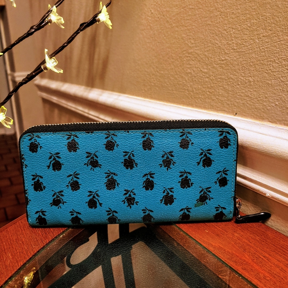Authentic Coach Wallet - Picture 3 of 9